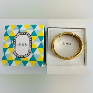 Stella & Dot Gold bangle bracelet